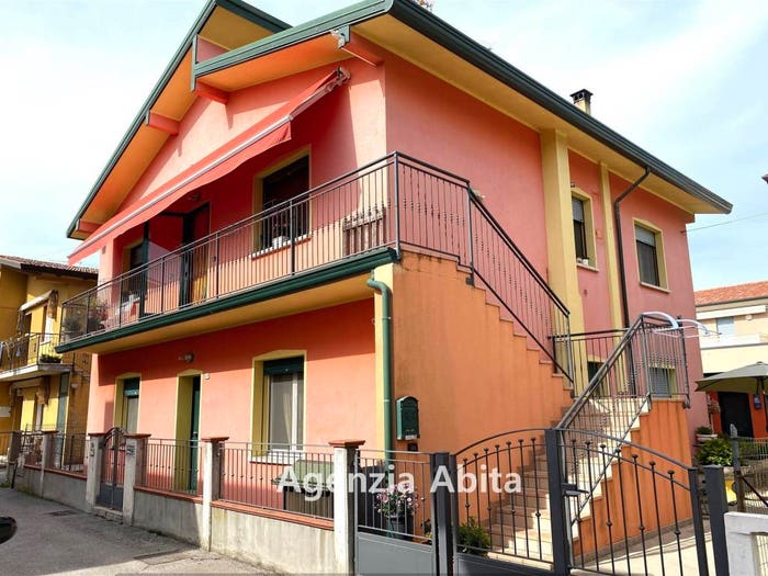 Appartamento con 5 locali in vendita in Via Corsica, Centro, Caorle