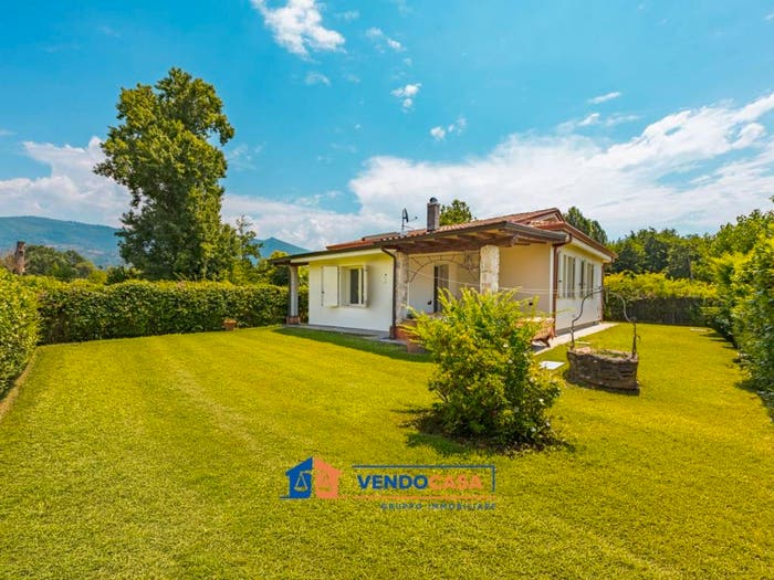 Casa con 5 locali in vendita in Via dei Loghi, Ronchi Poveromo, Massa