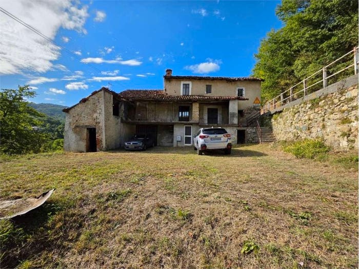 Casa con 6 locali in vendita in Via Torino, Scagnello