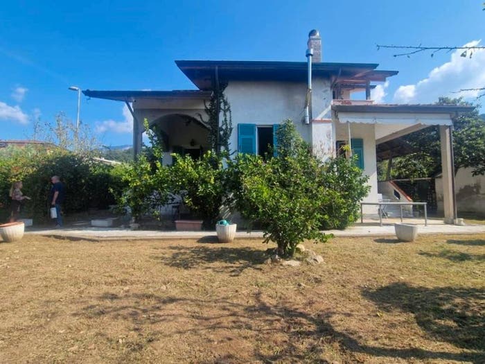 Casa con 6 locali in vendita in Perticata Bonascola Nazzano, Carrara