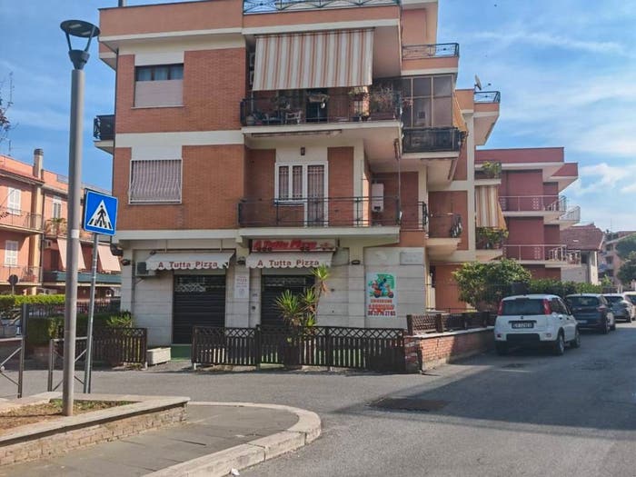 Appartamento trilocale in vendita in Via Campofiorito, Rocca Cencia, Roma
