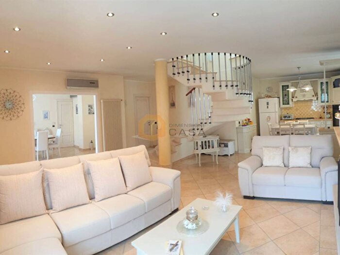 Casa con 6 locali in vendita in Via Gianni Schicchi, Torre del Lago, Viareggio