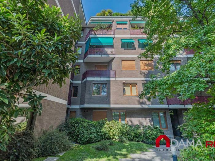 Appartamento quadrilocale in vendita in Viale Cesare Battisti, Parco, Monza