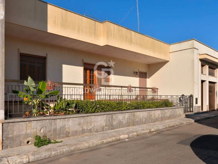 Casa con 5 locali in vendita in ViaGiuseppe Mazzini, Castrignano de' Greci