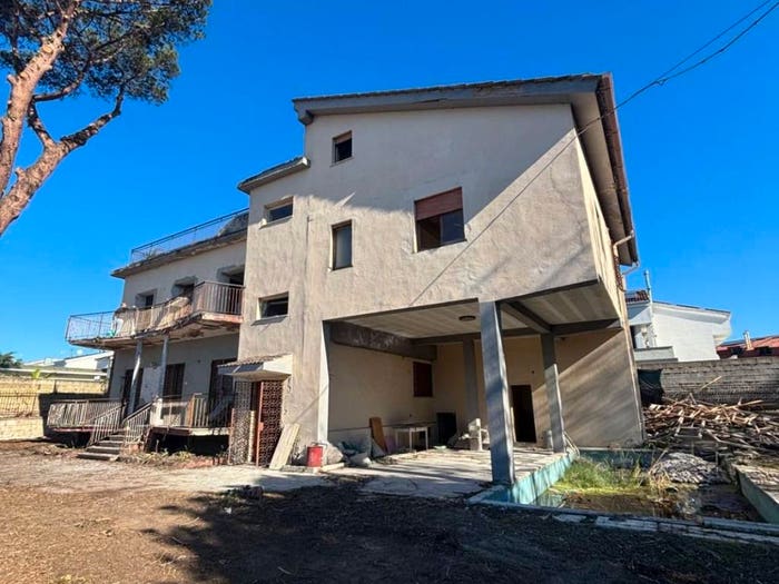 Appartamento quadrilocale in vendita in Via Staffetta, Lago Patria, Giugliano in Campania