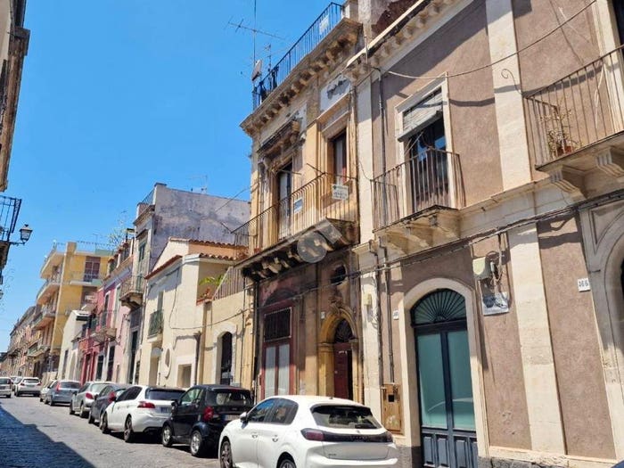 Appartamento con 6 locali in vendita in Via Dafnica, San Giovanni Tupparello, Acireale
