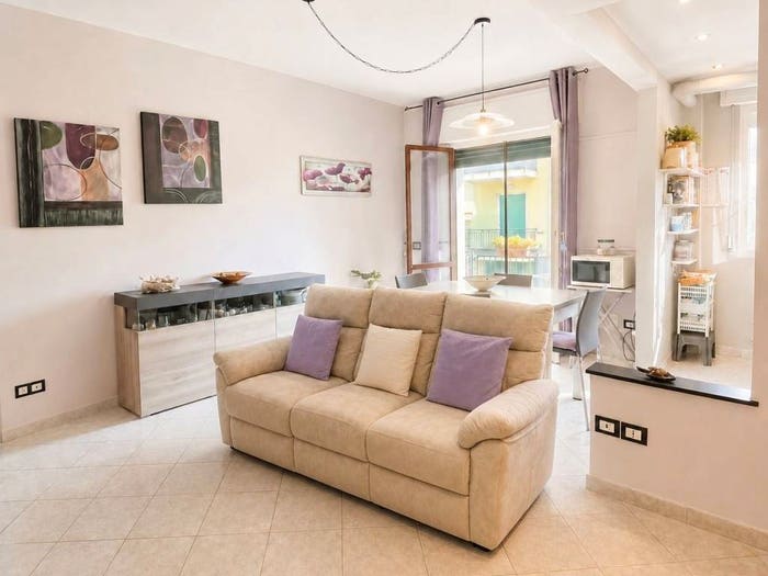 Appartamento trilocale in vendita in Via Francesco Crispi, Centro, Pietra Ligure