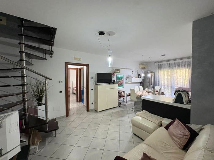 Appartamento quadrilocale in vendita in Via Riziero di Marzo, Centro, Isernia