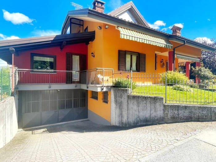 Casa con 6 locali in vendita in Via Valdieri, Borgo San Dalmazzo