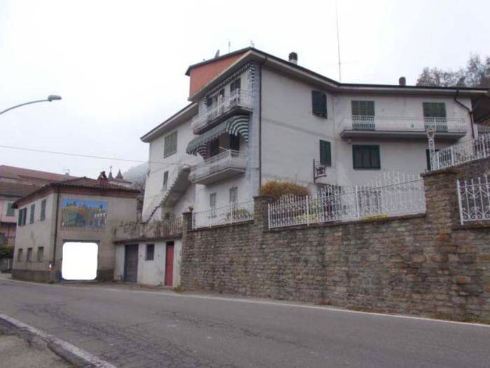 Casa con 6 locali in vendita in Piazza Dante, Vesime