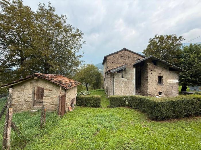 Casa in vendita in Via Nuova per Piazzo, Parlasco