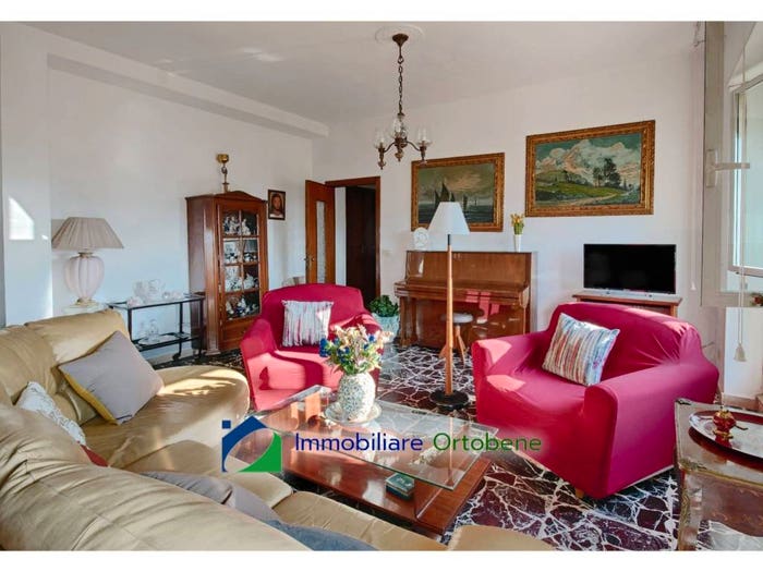 Casa con 6 locali in vendita in Via Toscana, Centro, Nuoro