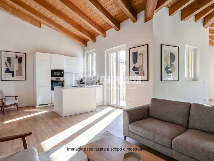 Appartamento bilocale in vendita in Via San Antonio, Centro, Luino