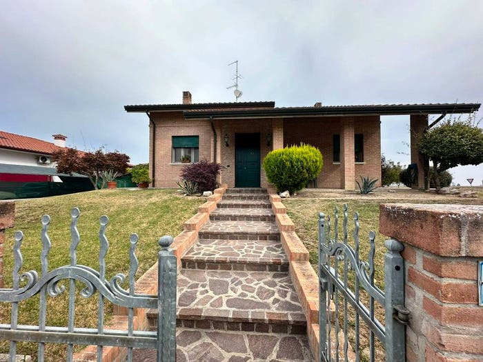 Casa con 6 locali in vendita in Via Novembre, Tresigallo Final Di Rero, Tresignana