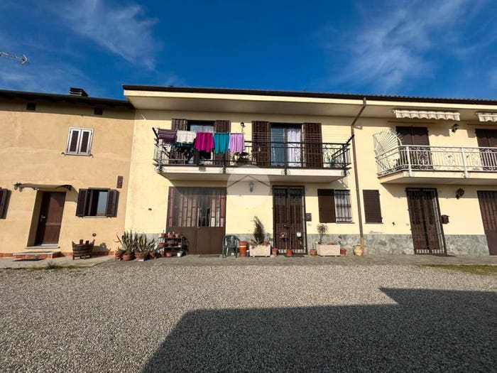 Casa con 6 locali in vendita in Strada Viorba, Penango