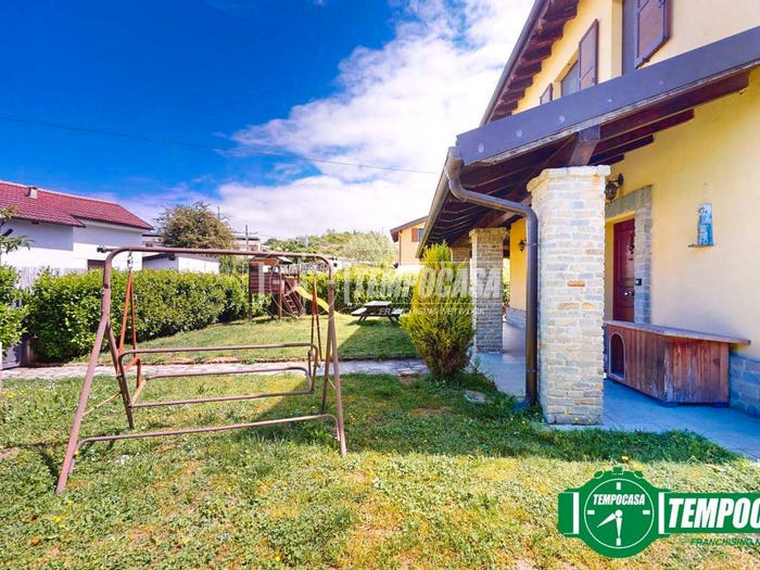 Casa quadrilocale in vendita in Via Giovanni XXIII Papa, Mornese
