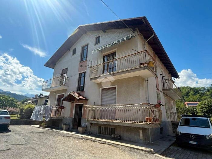 Appartamento trilocale in vendita in Via Santa Lucia, Lanzo Torinese