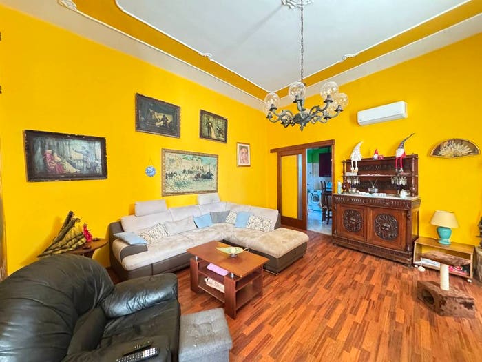 Appartamento con 6 locali in vendita in Via Duca d'Aosta, Ariosto, Lecce