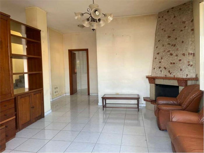 Casa con 6 locali in vendita in Via Tito Livio, Mondragone