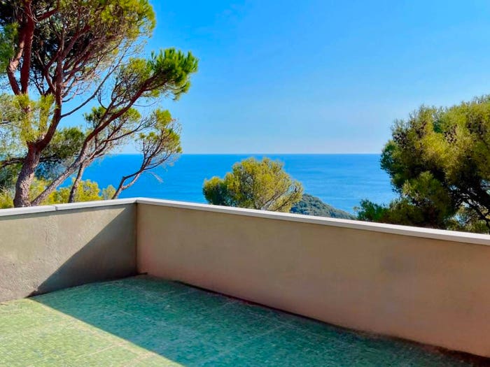 Appartamento trilocale in vendita in Via Torre d'Ere, Bergeggi