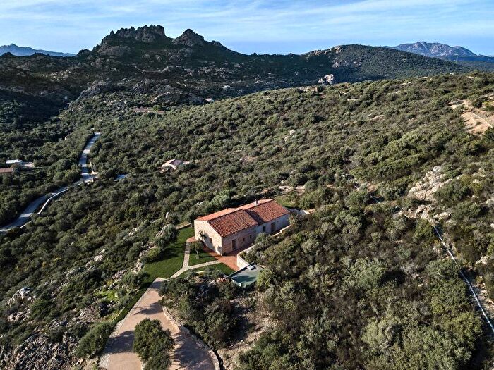 Casa trilocale in vendita in Via Rocce Sarde, Cugnana, Olbia