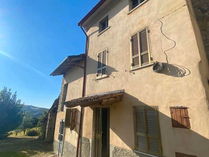 Casa bilocale in vendita in Trebecco, Alta Val Tidone