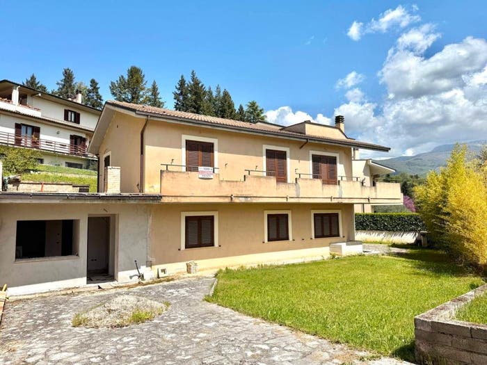 Casa quadrilocale in vendita in Via Guido Felli, Rieti