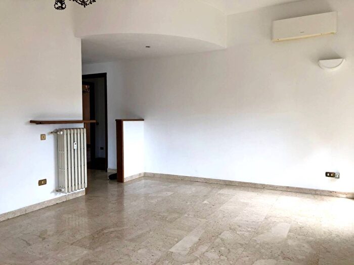 Appartamento trilocale in vendita in Via Montello, Centro, Arluno