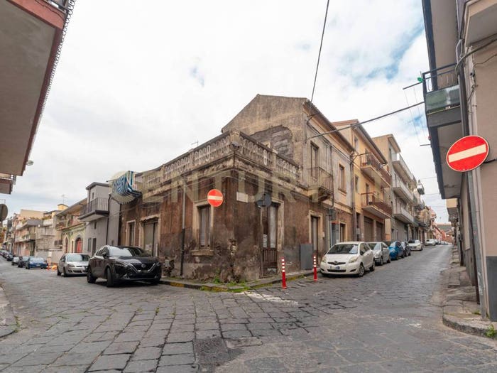 Casa con 6 locali in vendita in Via Vittorio Veneto, Centro, Misterbianco