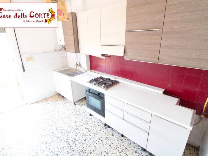 Appartamento con 5 locali in vendita in Via Ugo Bassi, Cento Paese, Cento