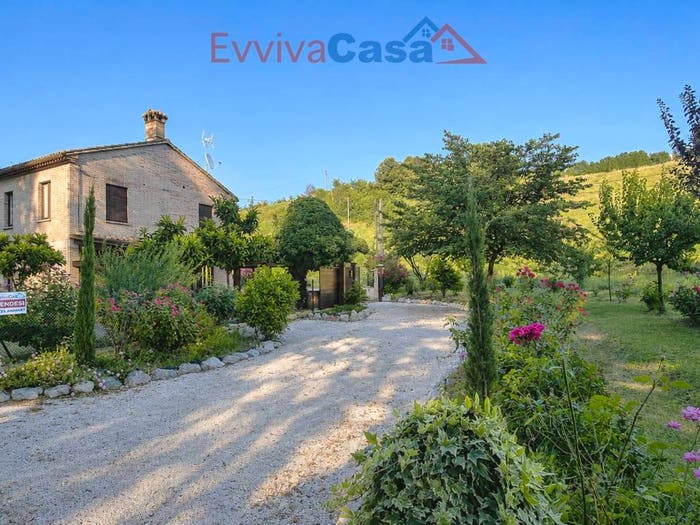 Casa con 6 locali in vendita in Contrada Pioli, Ostra