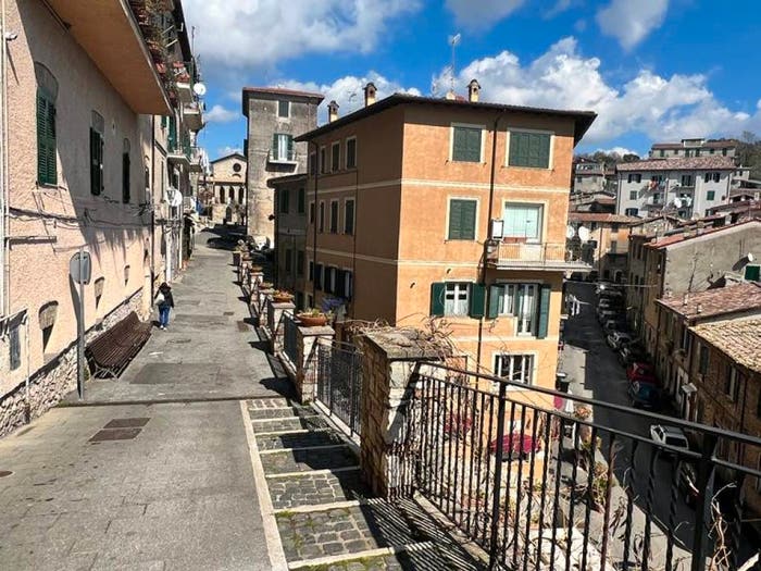 Appartamento trilocale in vendita in Via Santa Maria di Corte, Olevano Romano