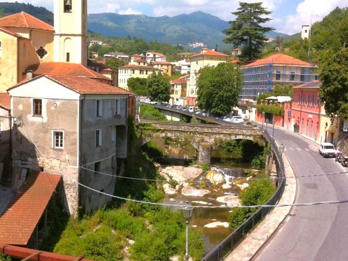 Appartamento quadrilocale in vendita in Via Agostino Guglieri, Centro, Borgomaro