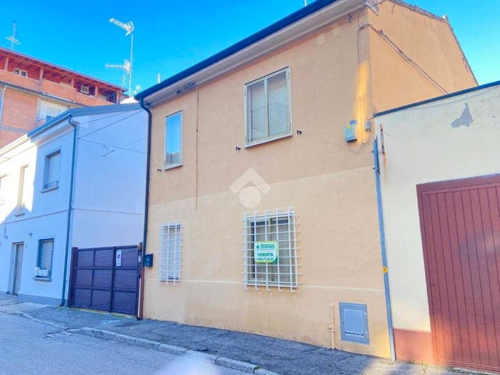 Casa quadrilocale in vendita in Via Compagnoni, Foro Boario, Ferrara