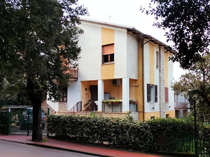 Casa con 6 locali in vendita in Viale Roma, Centro, Paciano
