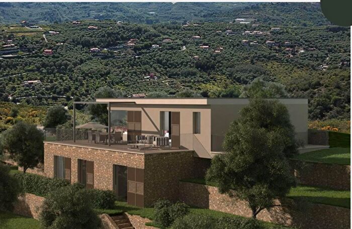 Casa con 5 locali in vendita in Via del Colle, Imperia