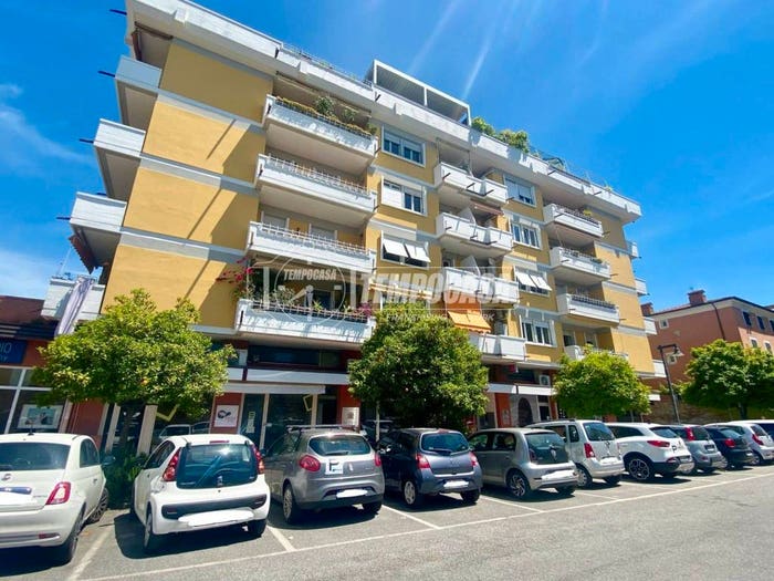 Appartamento con 5 locali in vendita in Via Giovanni Pascoli, Centro, Massa