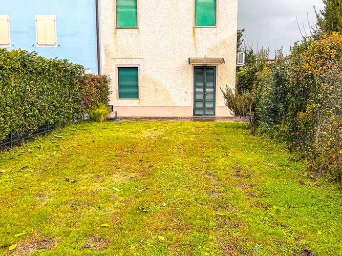 Casa quadrilocale in vendita in Via Camillo Benso di Cavour, Centro, Chiesina Uzzanese