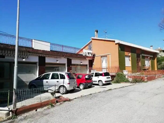 Casa con 6 locali in vendita in STRADA PROVINCIALE PIEVE DI CAGNA via leonardo da Vinci, Centro, Urbino