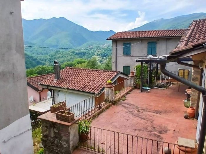 Casa con 6 locali in vendita in Località Tresana, Centro, Tresana