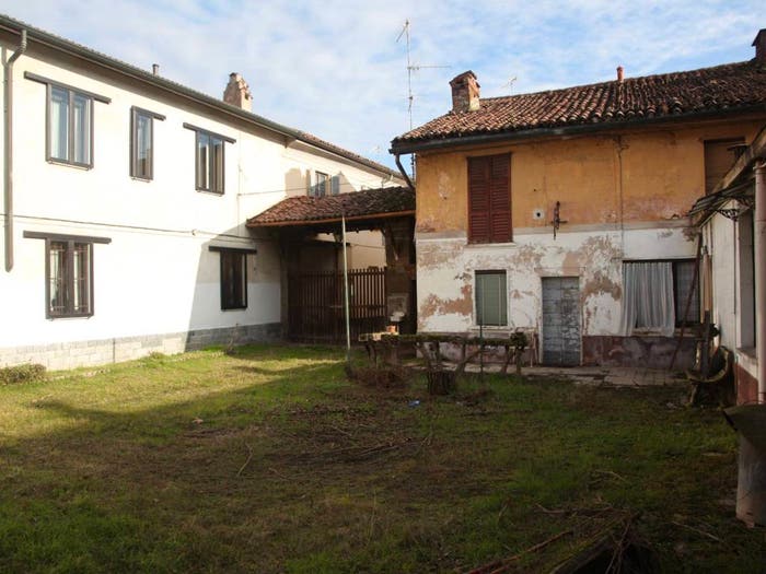 Casa con 6 locali in vendita in Via Camillo Benso di Cavour, Centro, Rosate