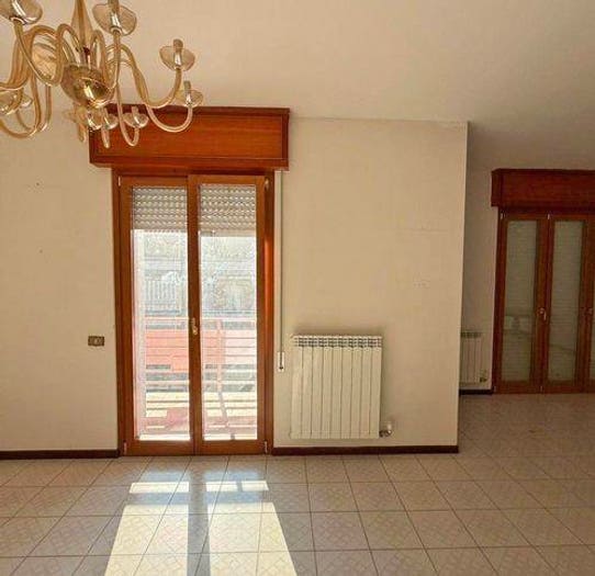 Appartamento trilocale in vendita in Via Stradella, Centro, Fivizzano