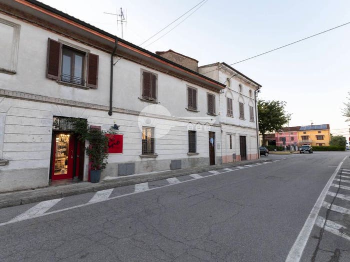 Casa con 6 locali in vendita in Via San Pietro, Dosimo, Persico Dosimo