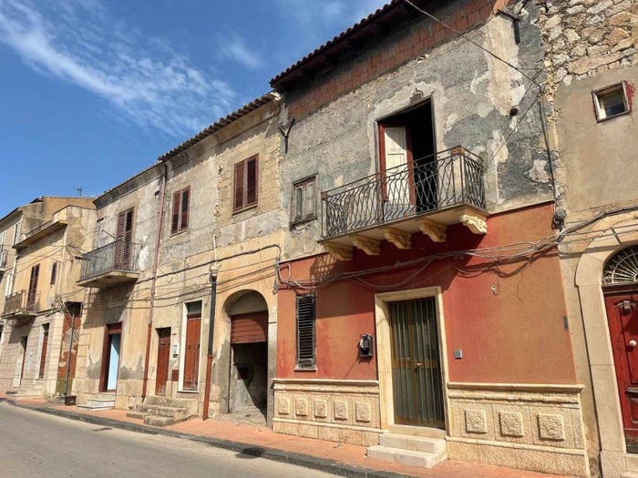 Casa con 6 locali in vendita in Campobello di Licata