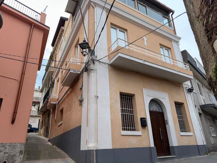 Casa con 5 locali in vendita in Via Crispi in Santo Stefano Briga, Santa Margherita Santo Stefano, Messina