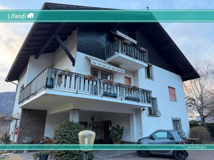 Casa con 5 locali in vendita in Laives