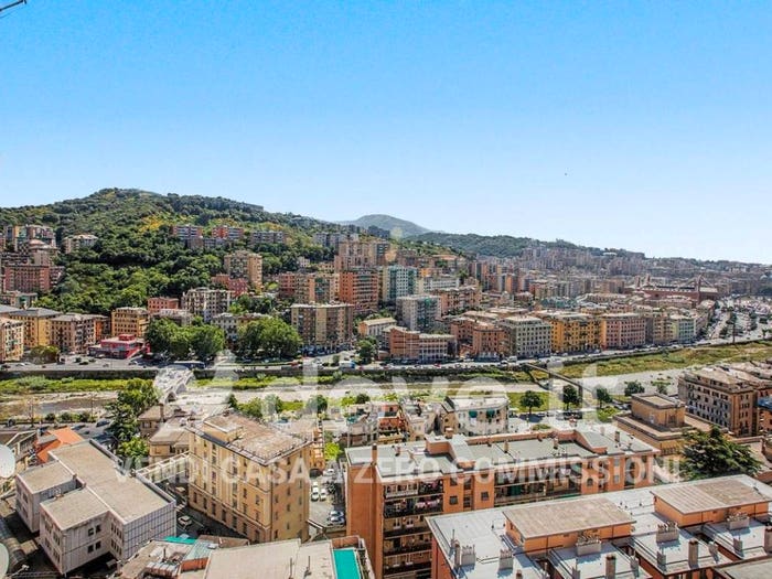 Appartamento trilocale in vendita in Via Davide Menini, Staglieno, Genova