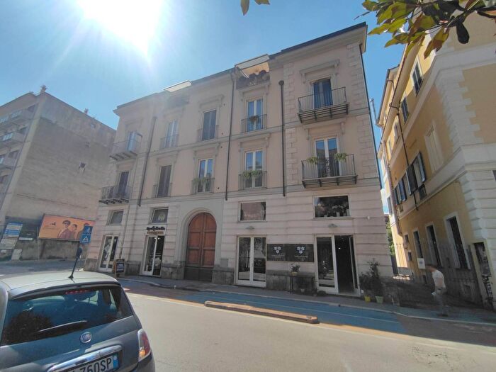 Appartamento con 5 locali in vendita in Via Fulvio Renella, Caserta
