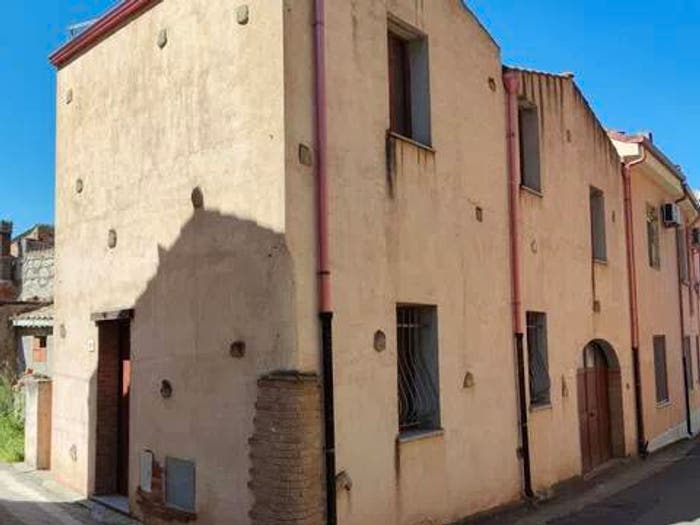 Casa quadrilocale in vendita in Via Maggiore, Centro, Laconi