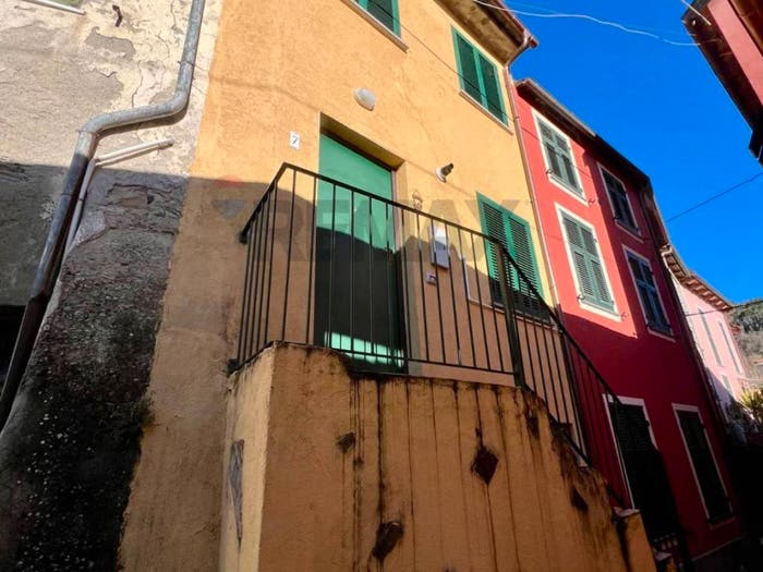 Casa quadrilocale in vendita in Via Cristoforo Colombo, Carrodano